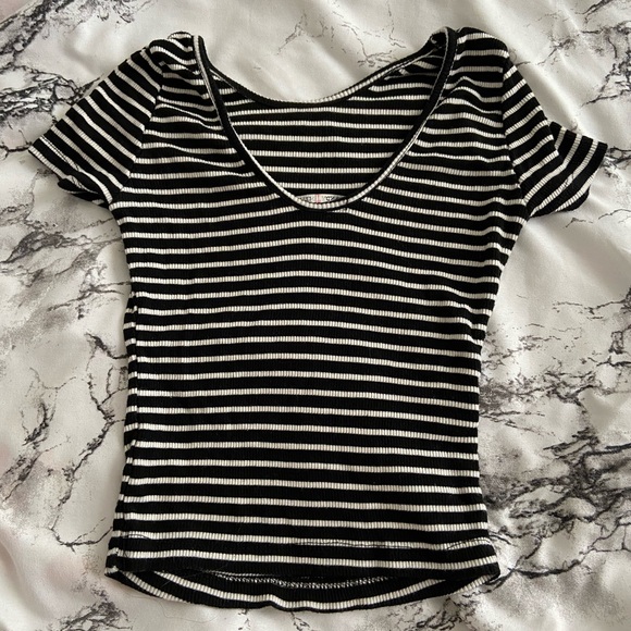 Brandy Melville Stripped Scoop Back Crop Tee - Picture 2 of 4
